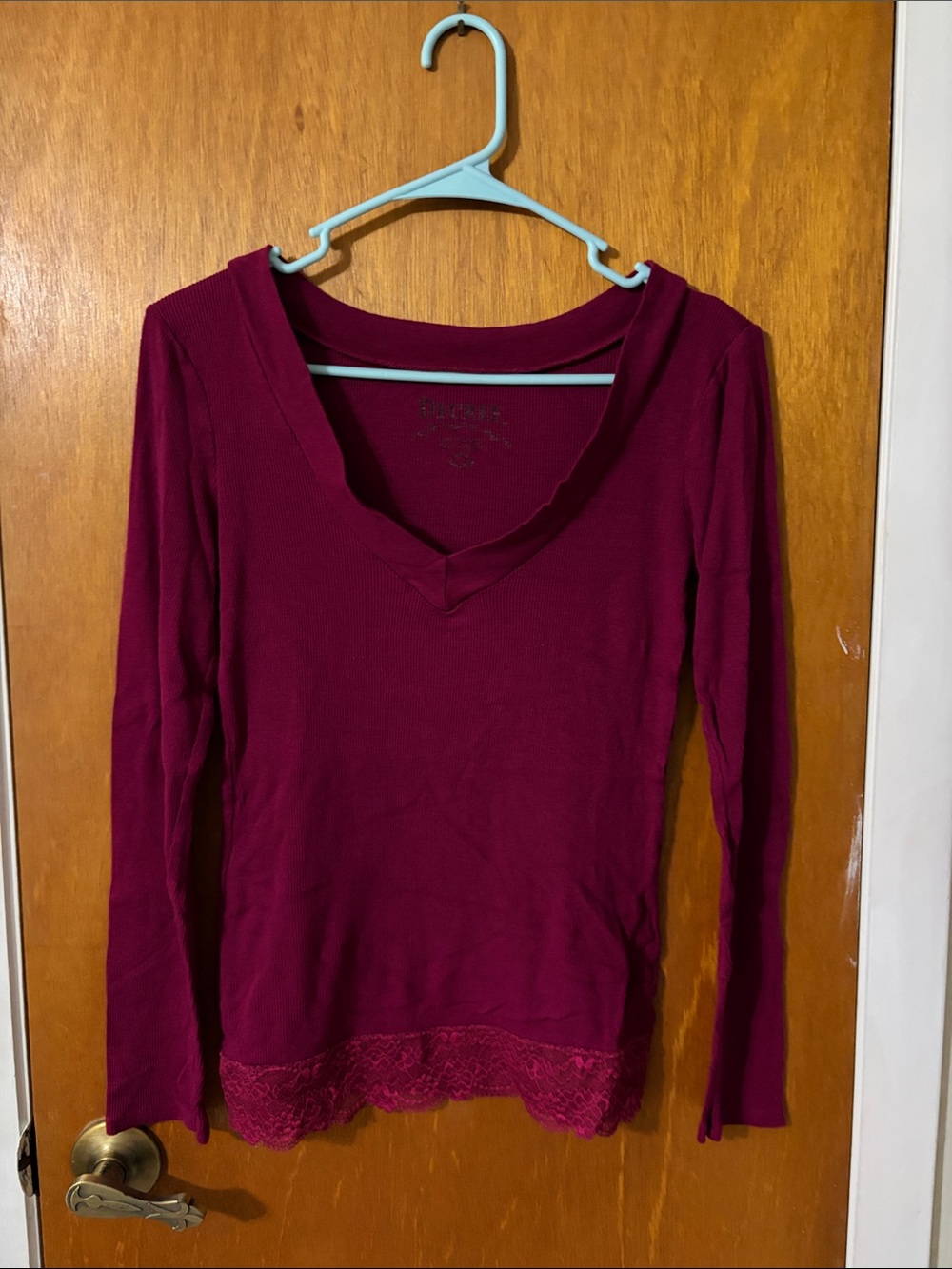 Decree Long Sleeve V-Neck Top in Wine